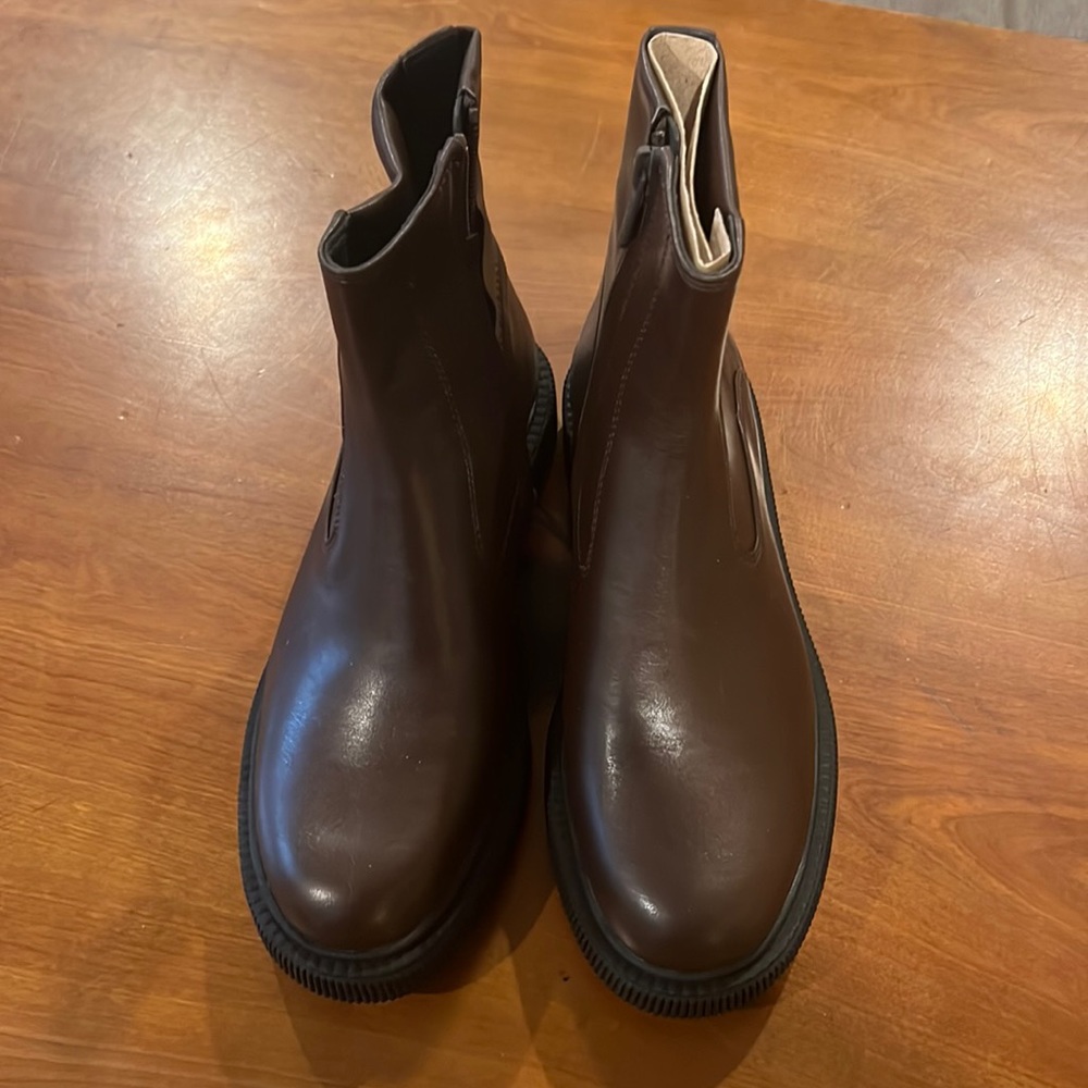 Sarto Chelsea Boots Women’s size 6.5